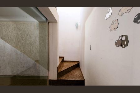 Casa à venda com 232m², 3 quartos e 6 vagasEscada