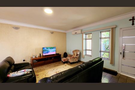 Casa à venda com 232m², 3 quartos e 6 vagasSala