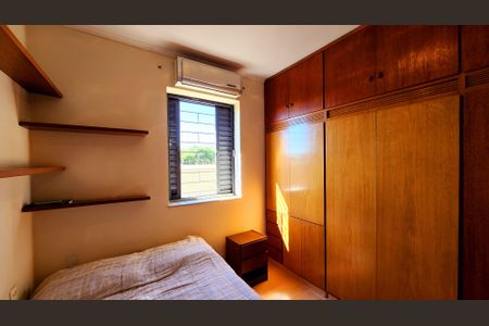 Casa à venda com 232m², 3 quartos e 6 vagasQuarto 2