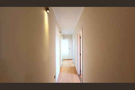 Casa à venda com 232m², 3 quartos e 6 vagasCorredor