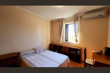 Casa à venda com 232m², 3 quartos e 6 vagasQuarto 1