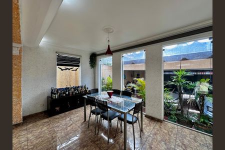 Casa à venda com 190m², 2 quartos e 1 vaga Casa à venda com 190m², 2 quartos e 1 vagaSala