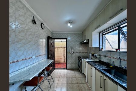 Casa à venda com 190m², 2 quartos e 1 vaga Casa à venda com 190m², 2 quartos e 1 vagaCozinha