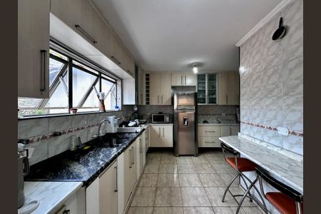 Casa à venda com 190m², 2 quartos e 1 vaga Casa à venda com 190m², 2 quartos e 1 vagaCozinha
