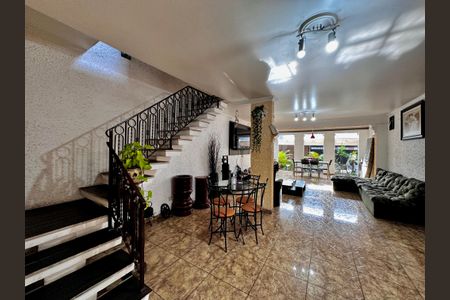 Casa à venda com 190m², 2 quartos e 1 vaga Casa à venda com 190m², 2 quartos e 1 vagaSala