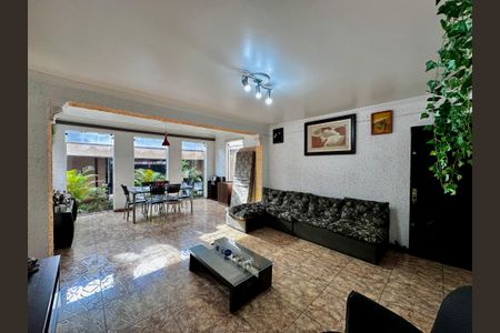 Casa à venda com 190m², 2 quartos e 1 vaga Casa à venda com 190m², 2 quartos e 1 vagaSala