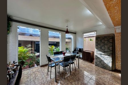 Casa à venda com 190m², 2 quartos e 1 vaga Casa à venda com 190m², 2 quartos e 1 vagaSala