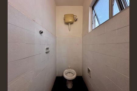 Casa à venda com 190m², 2 quartos e 1 vaga Casa à venda com 190m², 2 quartos e 1 vagaBanheiro de Serviço