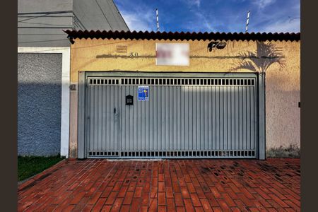 Casa à venda com 190m², 2 quartos e 1 vaga Casa à venda com 190m², 2 quartos e 1 vagaFachada