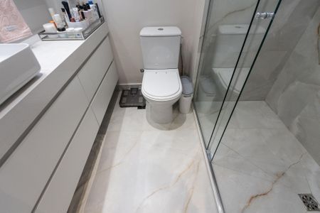 Apartamento à venda com 79m², 2 quartos e 1 vaga Apartamento à venda com 79m², 2 quartos e 1 vagaBanheiro da Suíte 1