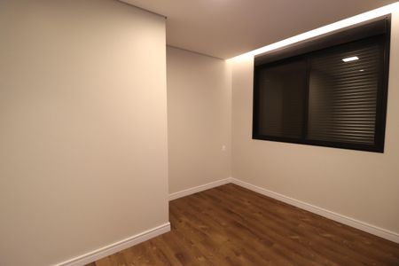 Casa de condomínio para alugar com 370m², 6 quartos e 4 vagasSuíte 4