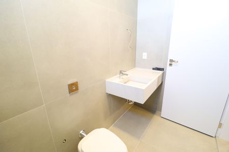 Casa de condomínio para alugar com 370m², 6 quartos e 4 vagasBanheiro Suíte 4