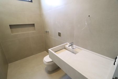 Casa de condomínio para alugar com 370m², 6 quartos e 4 vagasBanheiro  Suíte 2