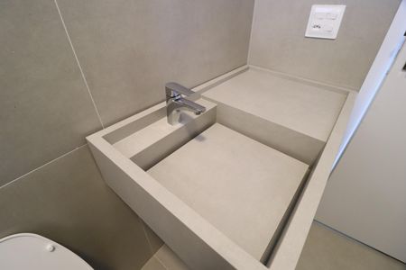 Casa de condomínio para alugar com 370m², 6 quartos e 4 vagasBanheiro Social