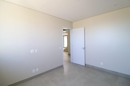 Casa de condomínio para alugar com 370m², 6 quartos e 4 vagasQuarto 1
