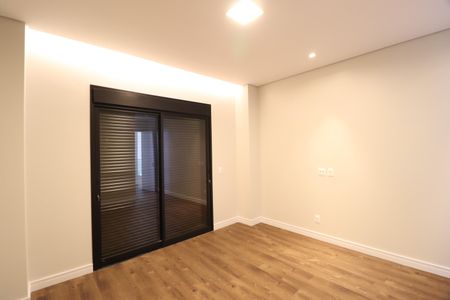 Casa de condomínio para alugar com 370m², 6 quartos e 4 vagasSuíte 3