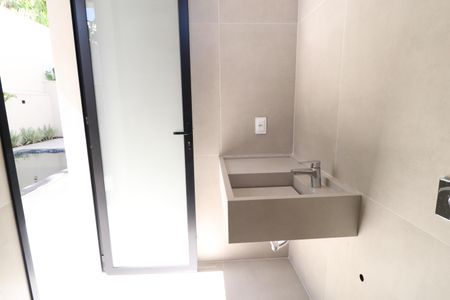 Casa de condomínio para alugar com 370m², 6 quartos e 4 vagasBanheiro Piscina