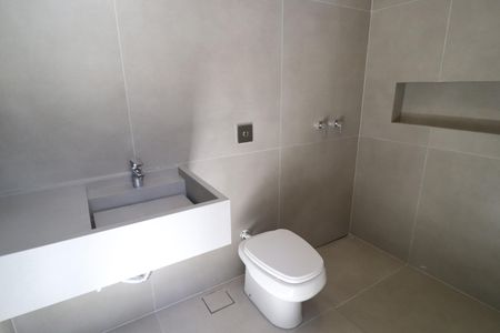 Casa de condomínio para alugar com 370m², 6 quartos e 4 vagasBanheiro Piscina