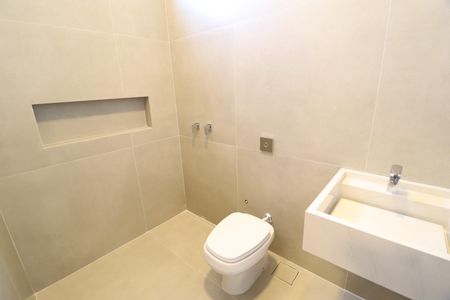 Casa de condomínio para alugar com 370m², 6 quartos e 4 vagasBanheiro Suíte 4