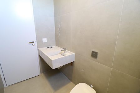 Casa de condomínio para alugar com 370m², 6 quartos e 4 vagasBanheiro Suíte 3