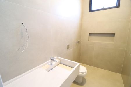 Casa de condomínio para alugar com 370m², 6 quartos e 4 vagasBanheiro Suíte 3