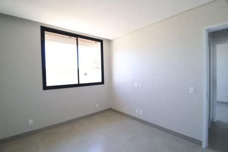 Casa de condomínio para alugar com 370m², 6 quartos e 4 vagasQuarto 1