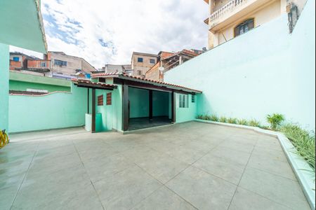 Casa para alugar com 240m², 4 quartos e 5 vagasQuintal Fundos