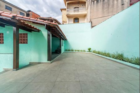 Casa para alugar com 240m², 4 quartos e 5 vagasQuintal Fundos