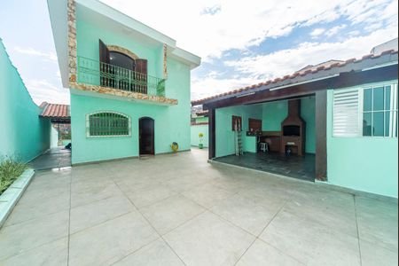 Casa para alugar com 240m², 4 quartos e 5 vagasQuintal Fundos