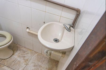 Casa para alugar com 240m², 4 quartos e 5 vagasBanheiro da Garagem