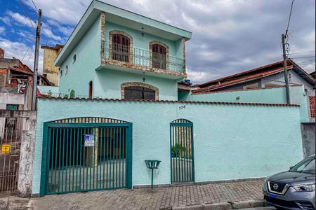 Casa para alugar com 240m², 4 quartos e 5 vagasFachada