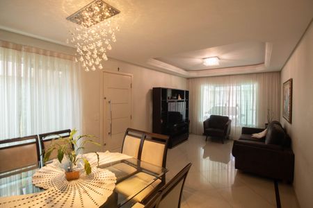 Casa à venda com 148m², 3 quartos e 4 vagas Casa à venda com 148m², 3 quartos e 4 vagasSala de Jantar