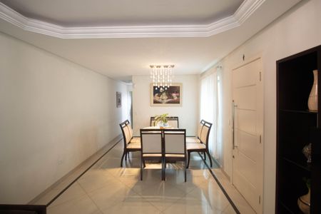 Casa à venda com 148m², 3 quartos e 4 vagas Casa à venda com 148m², 3 quartos e 4 vagasSala de Jantar