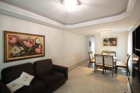 Casa à venda com 148m², 3 quartos e 4 vagas Casa à venda com 148m², 3 quartos e 4 vagasSala