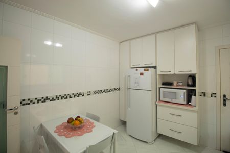 Casa à venda com 148m², 3 quartos e 4 vagas Casa à venda com 148m², 3 quartos e 4 vagasCozinha