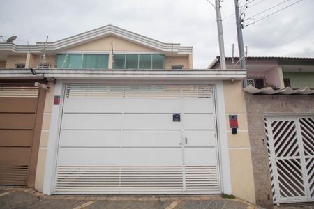 Casa à venda com 148m², 3 quartos e 4 vagas Casa à venda com 148m², 3 quartos e 4 vagasFachada