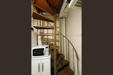 Casa de condomínio à venda com 45m², 2 quartos e sem vagaEscada