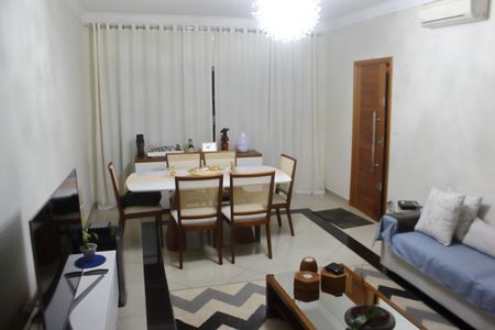 Casa à venda com 200m², 3 quartos e 2 vagasSala