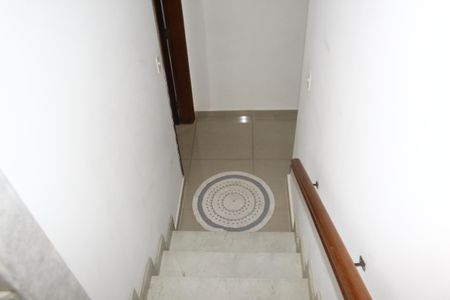 Casa à venda com 200m², 3 quartos e 2 vagasEscada