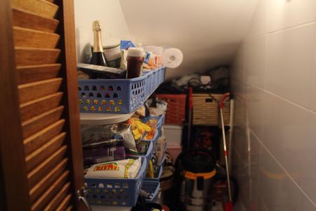 Casa à venda com 200m², 3 quartos e 2 vagasArmário/Escada