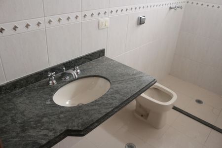 Apartamento à venda com 168m², 3 quartos e 5 vagasBanheiro da Suíte 1