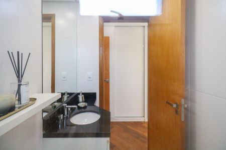 Apartamento à venda com 84m², 3 quartos e 2 vagasBanheiro da Suíte