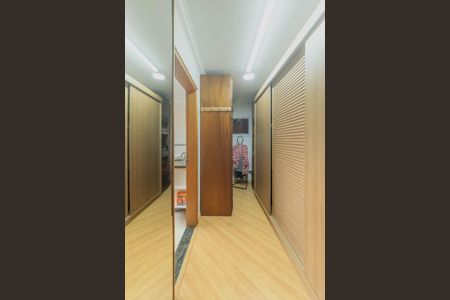 Casa à venda com 300m², 4 quartos e 4 vagasSuíte 1 - Closet