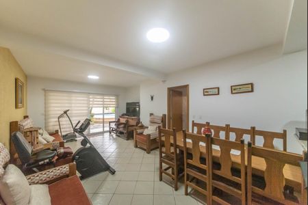 Casa à venda com 300m², 4 quartos e 4 vagasSalão de Festas