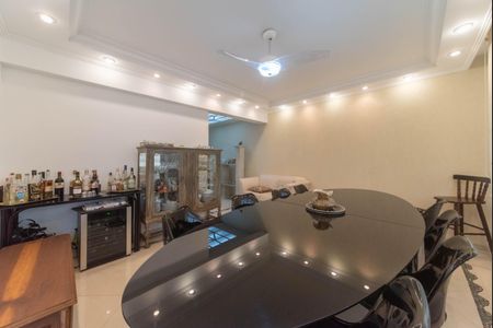 Casa à venda com 300m², 4 quartos e 4 vagasSala de Jantar