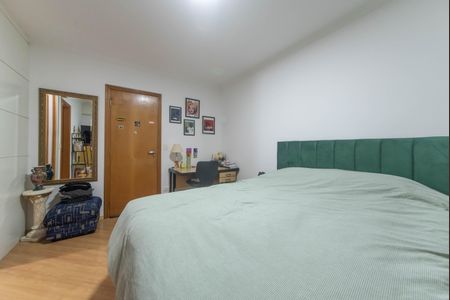 Casa à venda com 300m², 4 quartos e 4 vagasSuíte 2