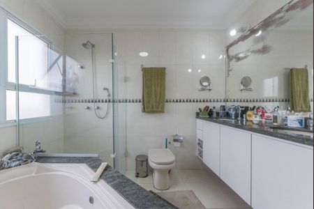 Casa à venda com 300m², 4 quartos e 4 vagasBanheiro da Suíte 1