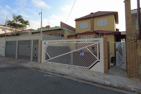Casa à venda com 300m², 4 quartos e 4 vagasFachada