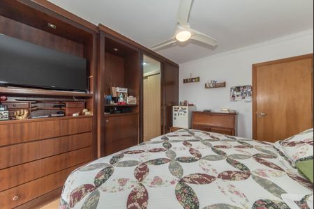 Casa à venda com 300m², 4 quartos e 4 vagasSuíte 1