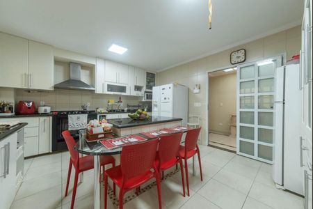 Casa à venda com 300m², 4 quartos e 4 vagasCozinha